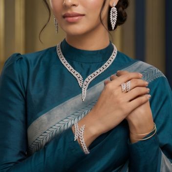 trending silver jewelry set